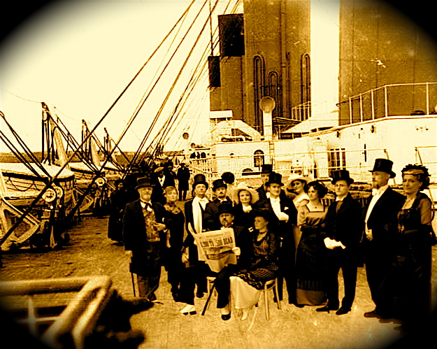 Mig & gode venner på promenadedækket af Titanic, april måned 1912... (!)