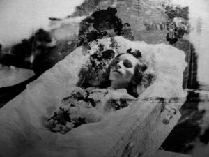 Et autentisk, victoriansk post mortem-fotografi. Der er ikke gjort nogen forsøg på at få den døde til at se levende ud.